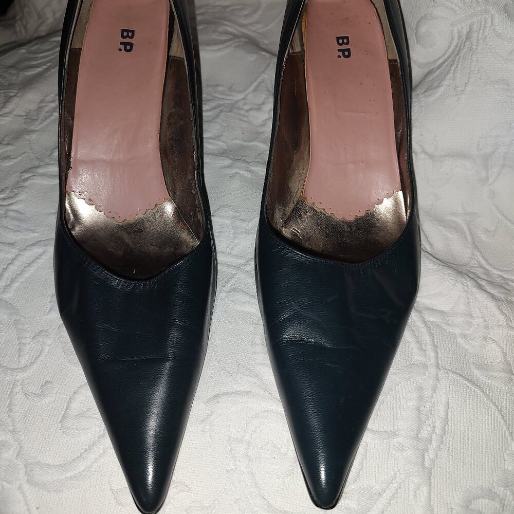 WOMEN'S SIZE 13 "BP" CHIC NAVY BLUE LEATHER HEELS